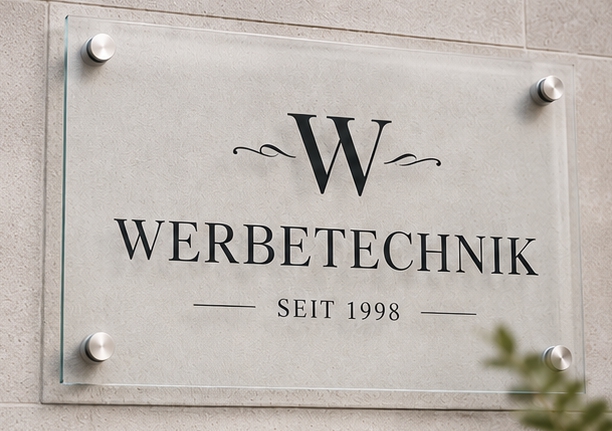 Individuelles Türschild an einer Wohnungstür