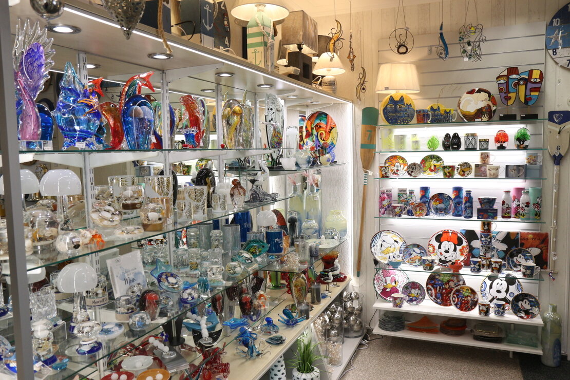 Glas Skulpturen und Teelichter